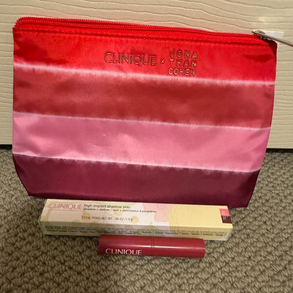 Clinique Shadow Play™ Shadow + Definer, pink honey lipstick & free makeup bag